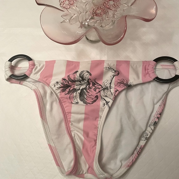🔥 3/21 🔥Victoria’s Secret Luxe pink Striped Bikini Rampage bottoms only in Med - Picture 1 of 6